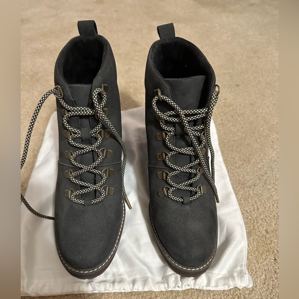 Tom’s wedge boots